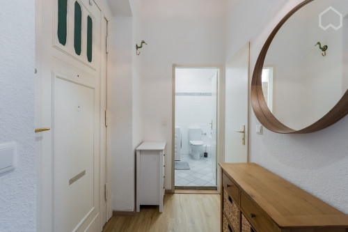 Charming and Peaceful Apartment Across from Treptower Park, Close to Neukölln, Kreuzberg & Friedrichshain