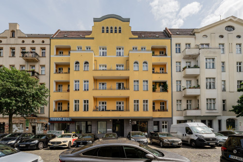 Sun-drenched 1-room apartment above the city's rooftops