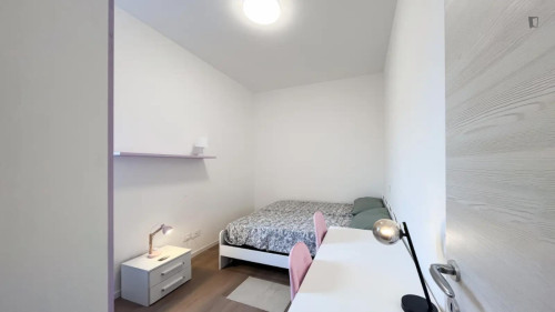 Comfortable twin bedroom in modern apartment in the Greco area