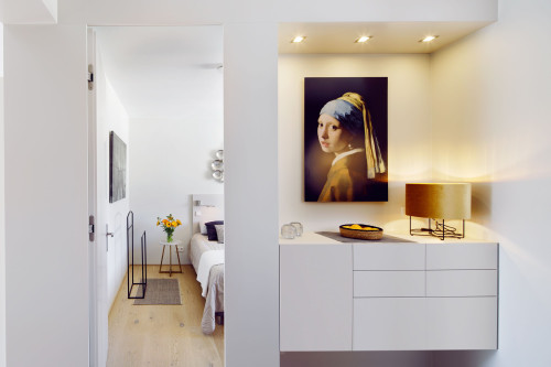 Beautiful, sunny architect-designed apartment in the Bavarian Quarter