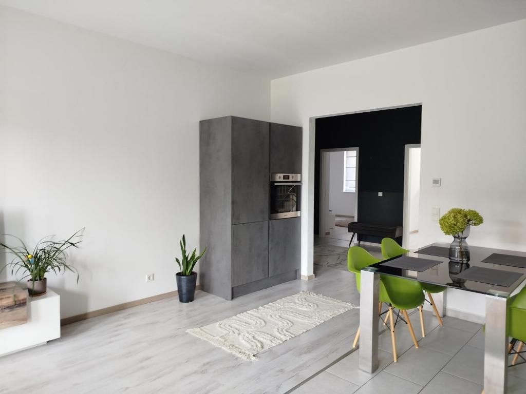 Charming & Neat Suite - 10