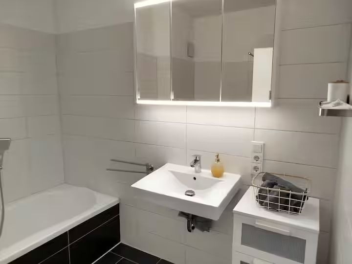 Charming & Neat Suite - 6
