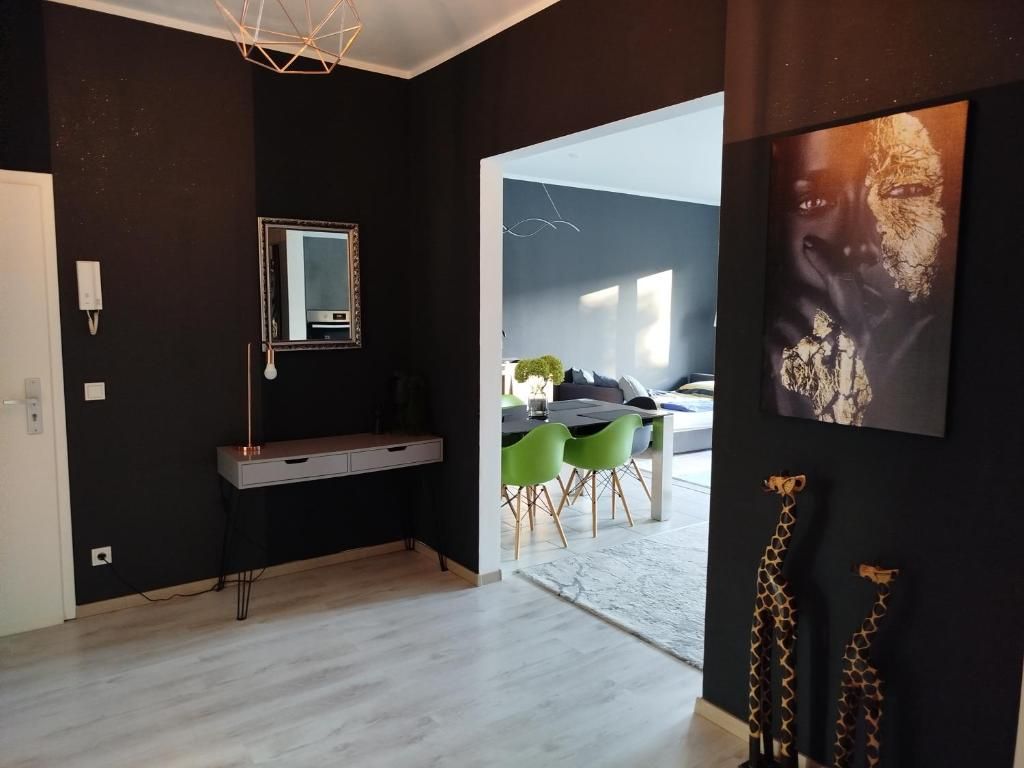 Charming & Neat Suite - 7