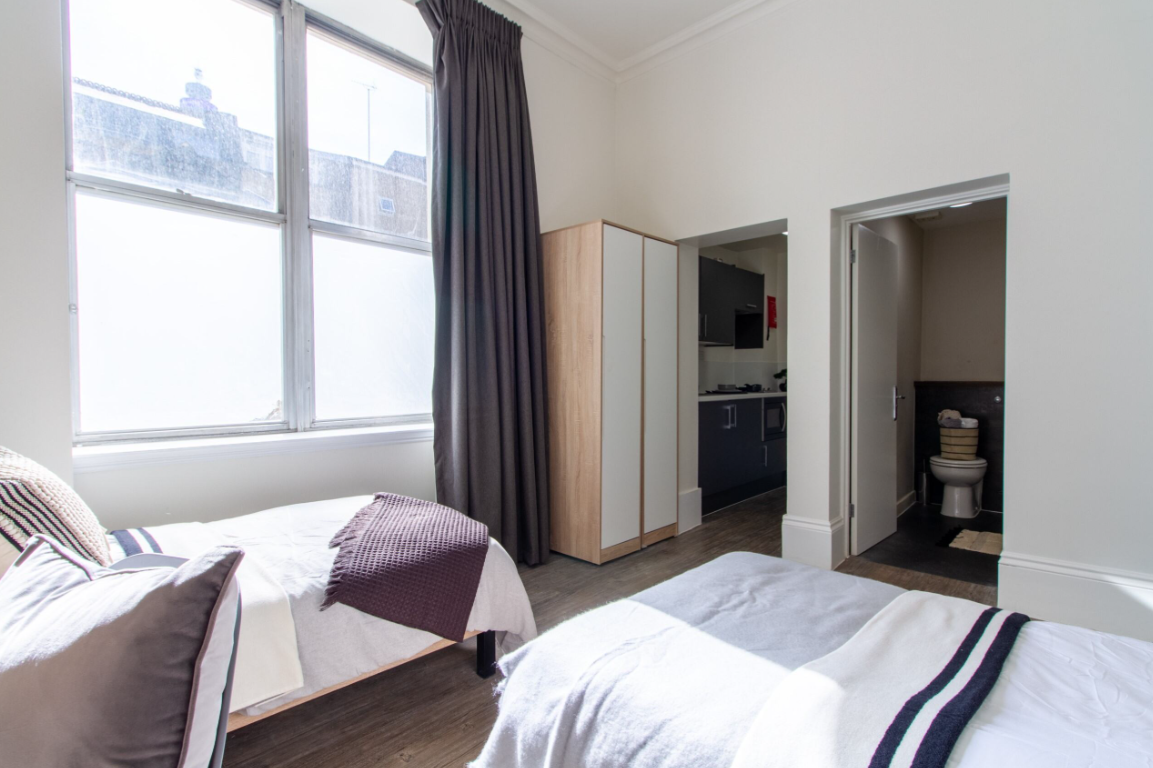 Bronze Twin Studio - Janet Poole House - Gallery - 1