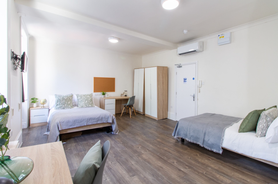  Gold Twin Studio  -  Janet Poole House  - Gallery -  1