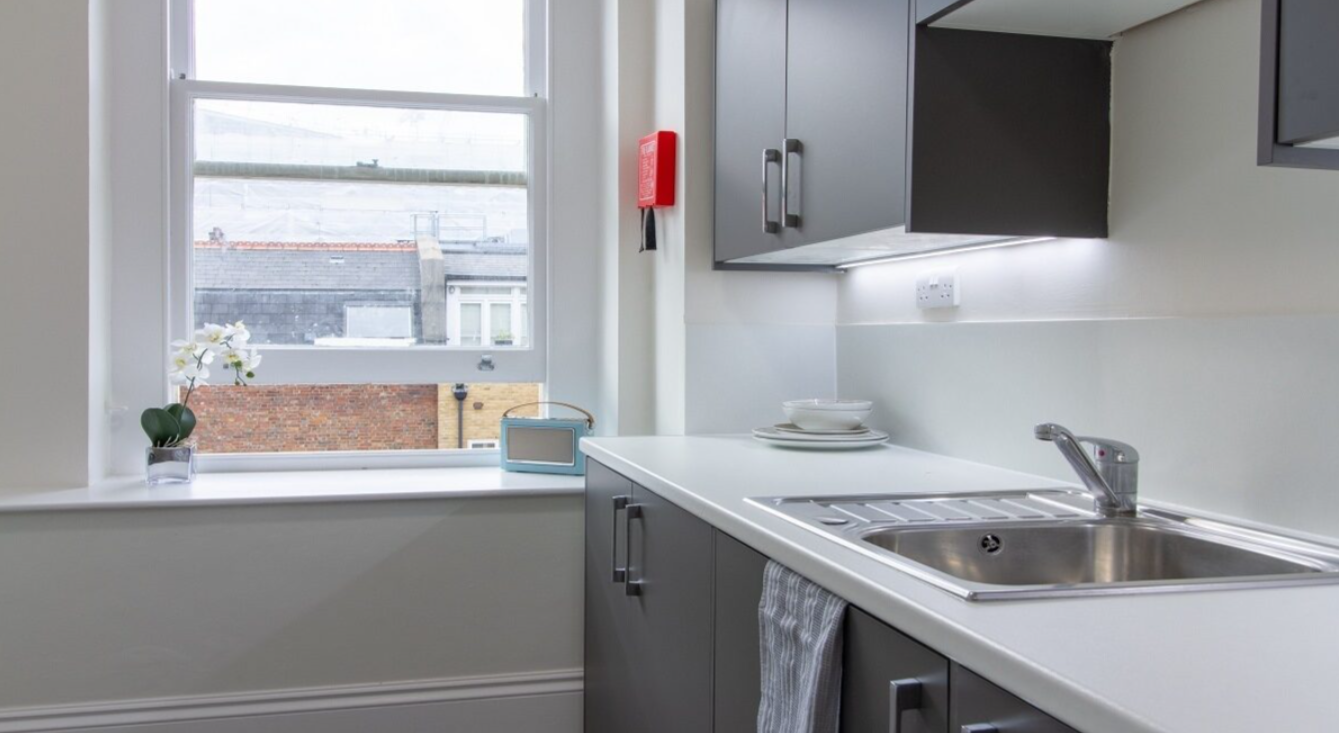 Gold Ensuite Room - Janet Poole House - Gallery - 2