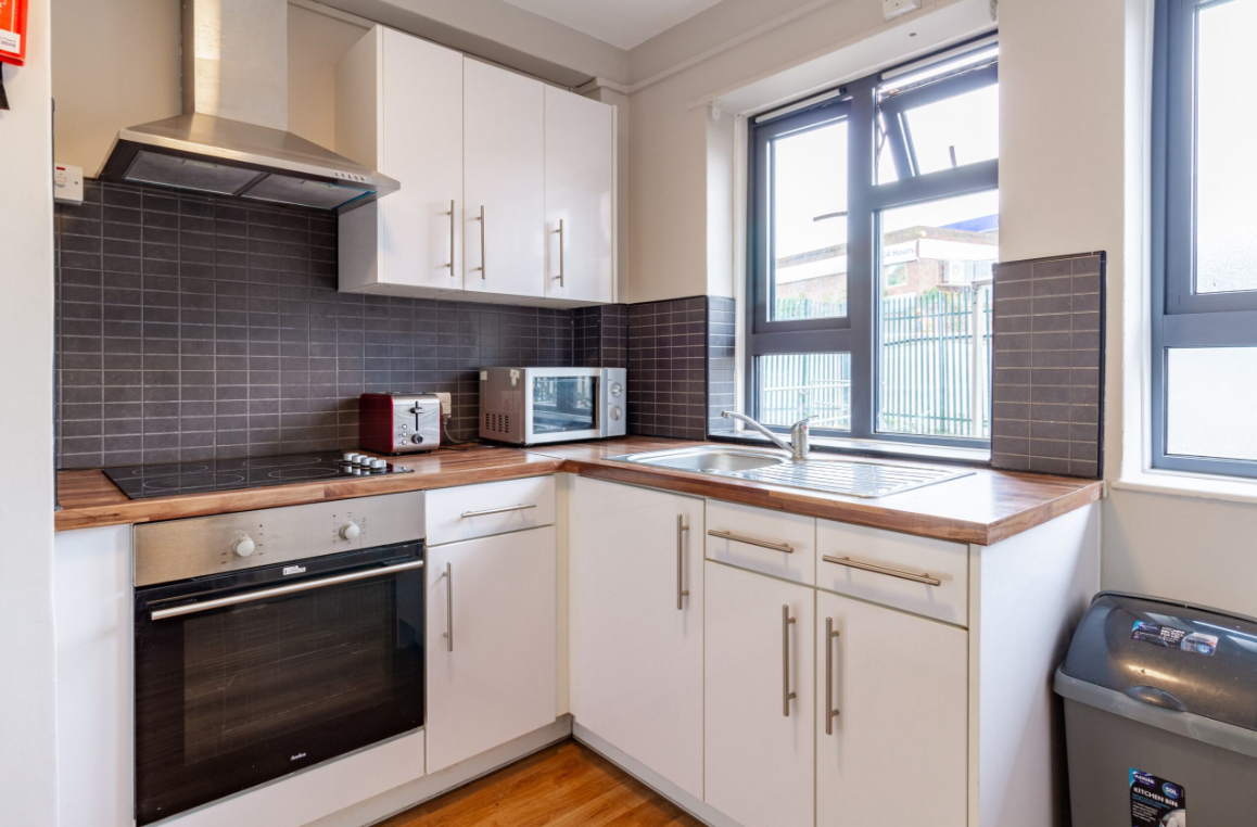 Silver Non-Ensuite Plus Room - Landale House - Gallery - 3