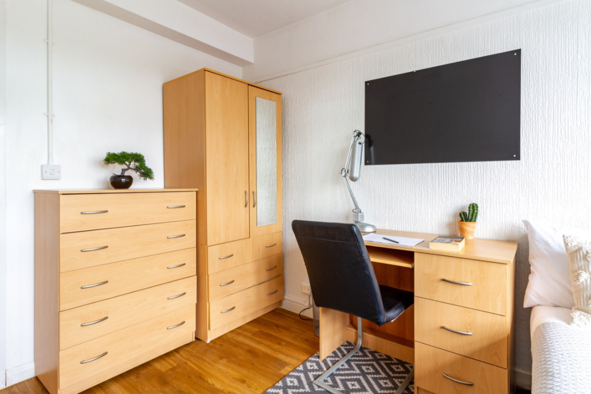 Silver Premium Non-Ensuite Room - Landale House - Gallery - 2