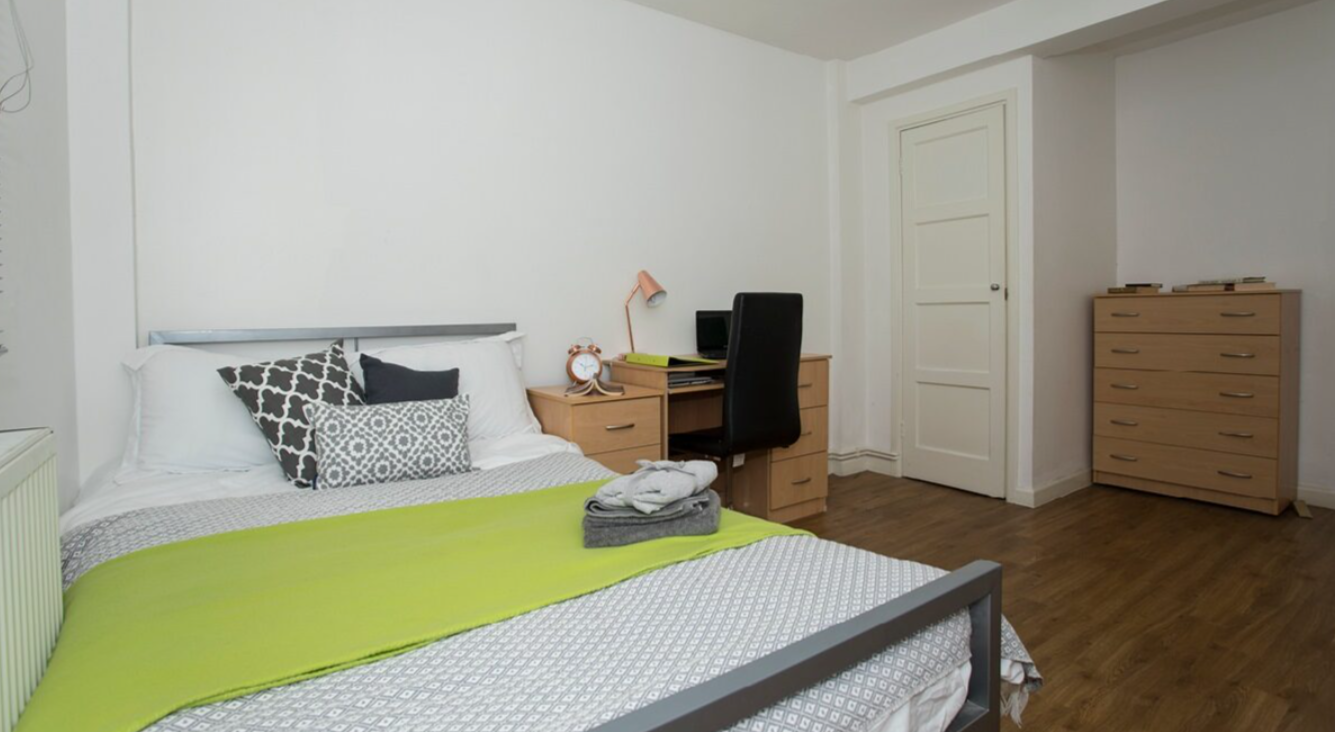 Gold Non-Ensuite Room - Landale House - Gallery - 1