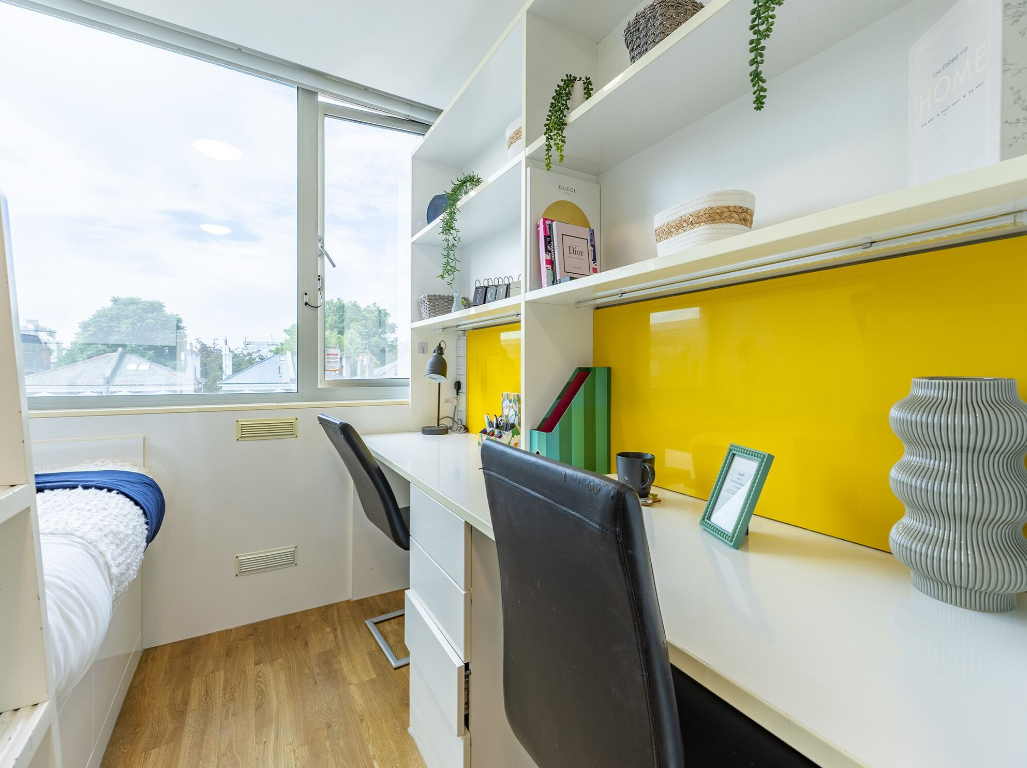 Twin Ensuite - Lightfoot Hall - Gallery - 2