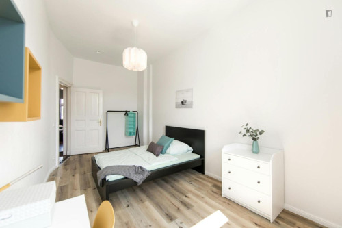 Comfy double bedroom near Schillerpark