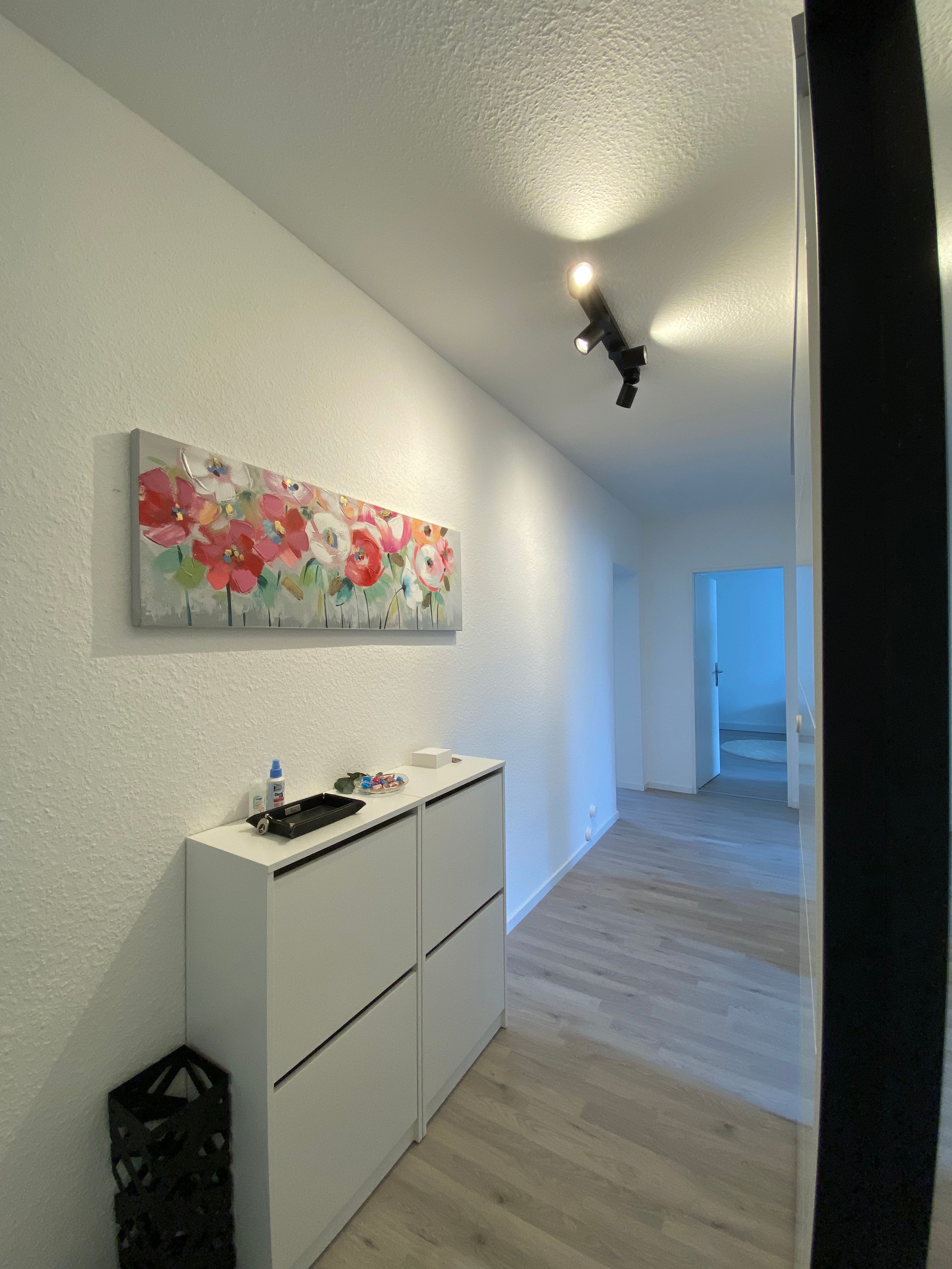 Newly Renovated And Modern Furnished Two Bedroom Apartment In Central Location - 10