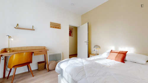Good double ensuite bedroom near Parc Clemenceau