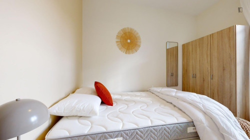 Big double ensuite bedroom near Parc Clemenceau