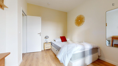 Big double ensuite bedroom near Parc Clemenceau
