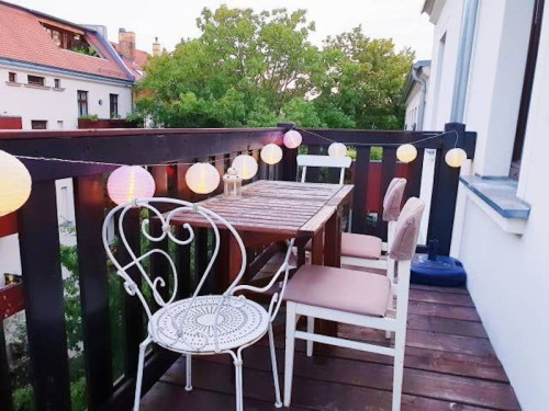 Beautiful quiet apartment with large south-facing balcony in the heart of the southern suburb