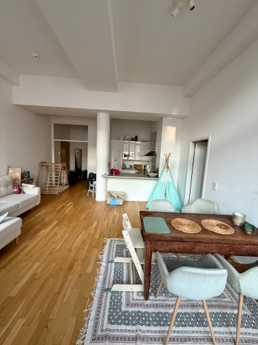 Bright, Stylish Apartment in the Heart of Mitte with Balcony