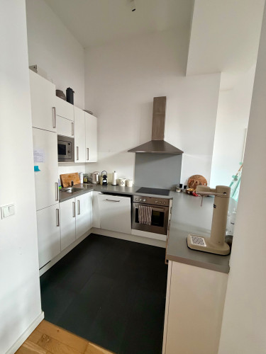 Bright, Stylish Apartment in the Heart of Mitte with Balcony