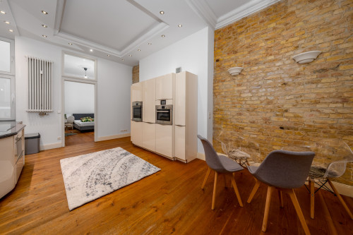 Exclusive, sunlit period apartment in prestigious Wilmersdorf