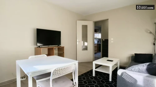 Room in a shared 4-bedroom apartment for rent in Floréal-Allende-Mutuelle for professionals and students.