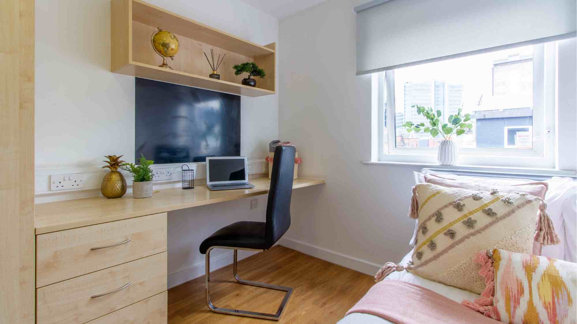 Bronze Ensuite - Canalside - Gallery - 1