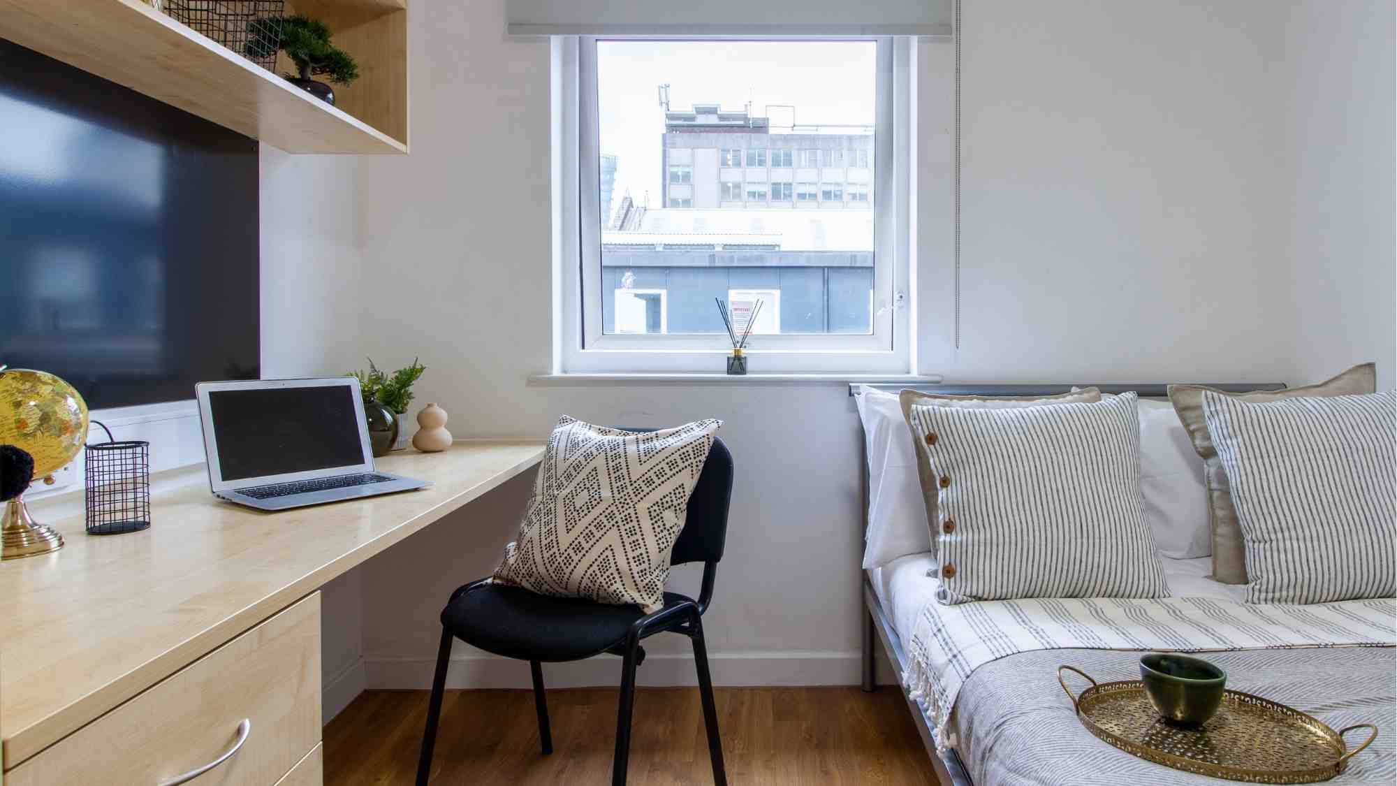  Platinum 2 Bed Apartment  -  Canalside  - Gallery -  1