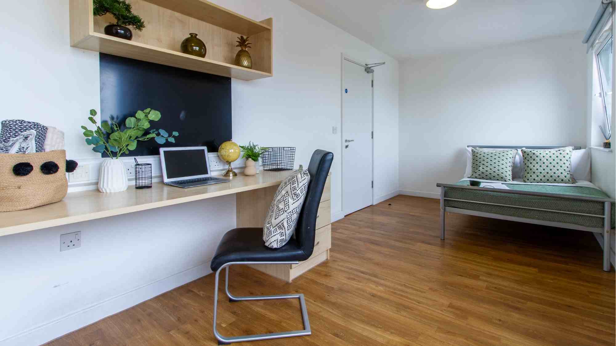  Platinum Ensuite  -  Canalside  - Gallery -  1