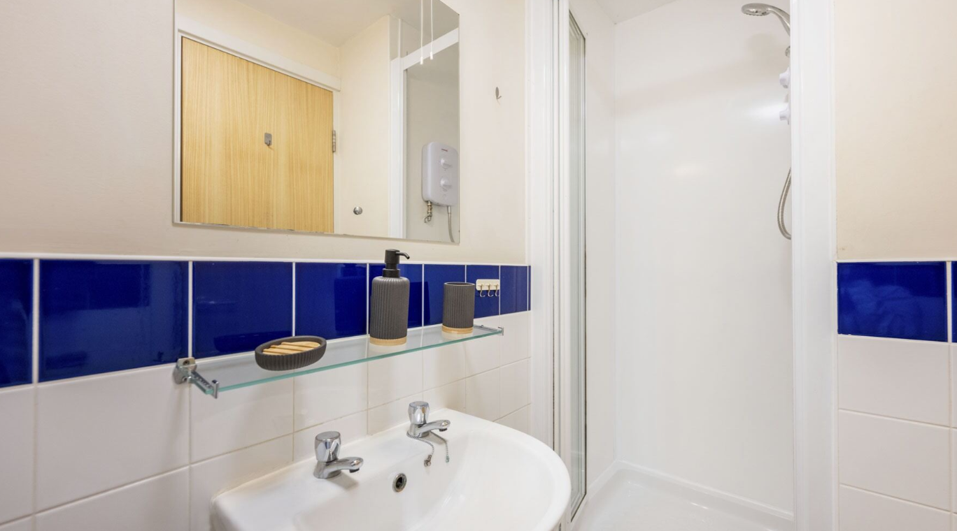  Silver Ensuite  -  Rockingham House  - Gallery -  3