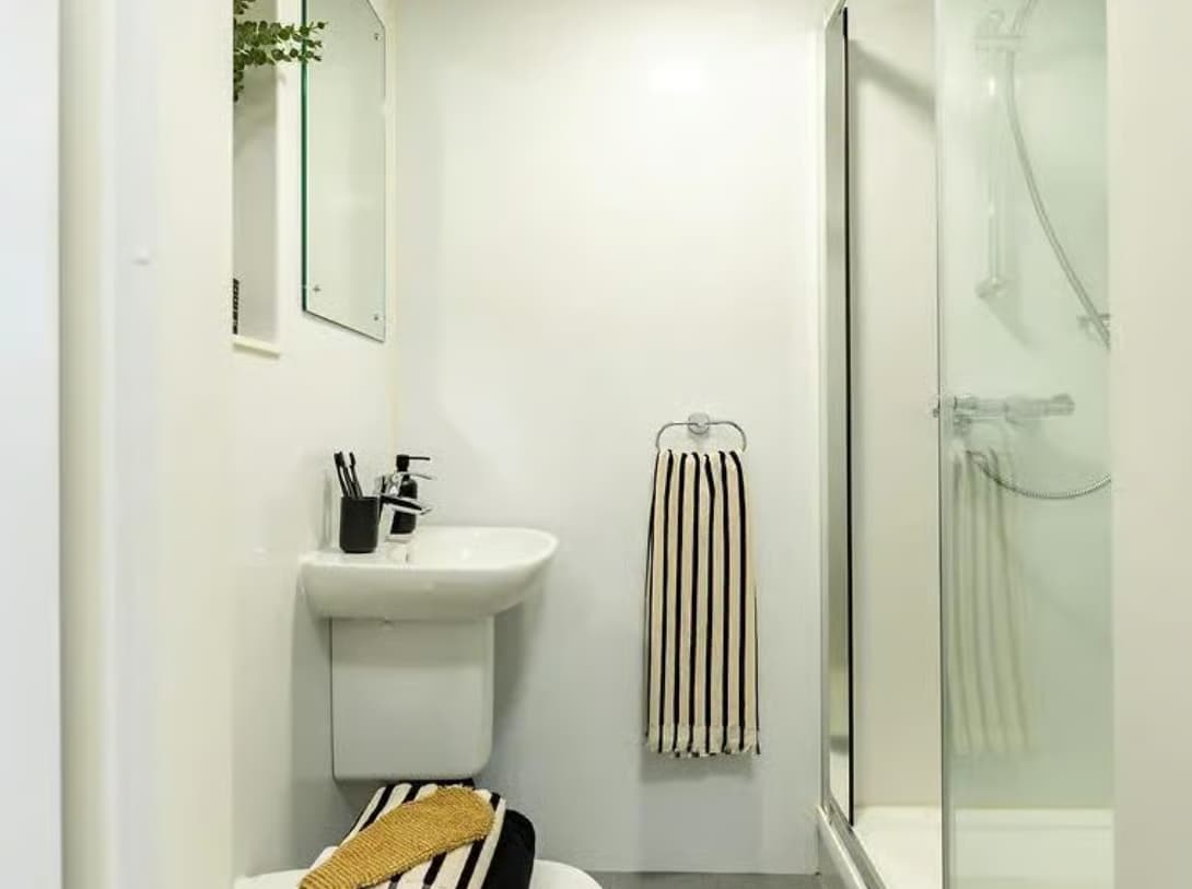 Standard En Suite - Globe Works - Gallery - 2