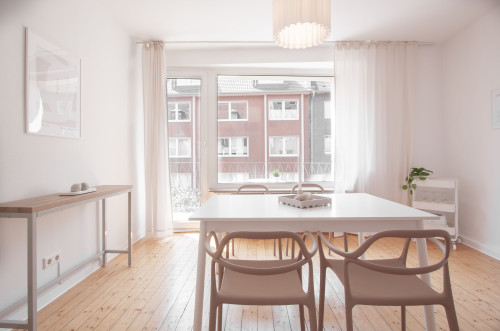 ***Sunny apartment with a view of the Rhine Tower in the heart of the Media Harbour***