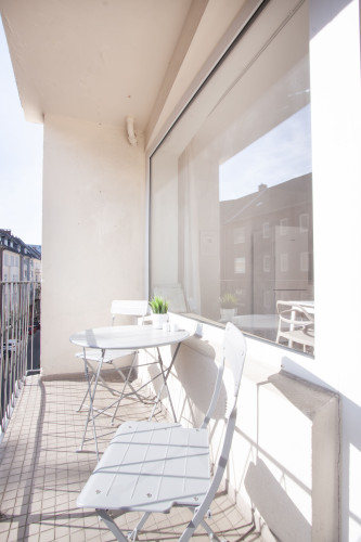 ***Sunny apartment with a view of the Rhine Tower in the heart of the Media Harbour***