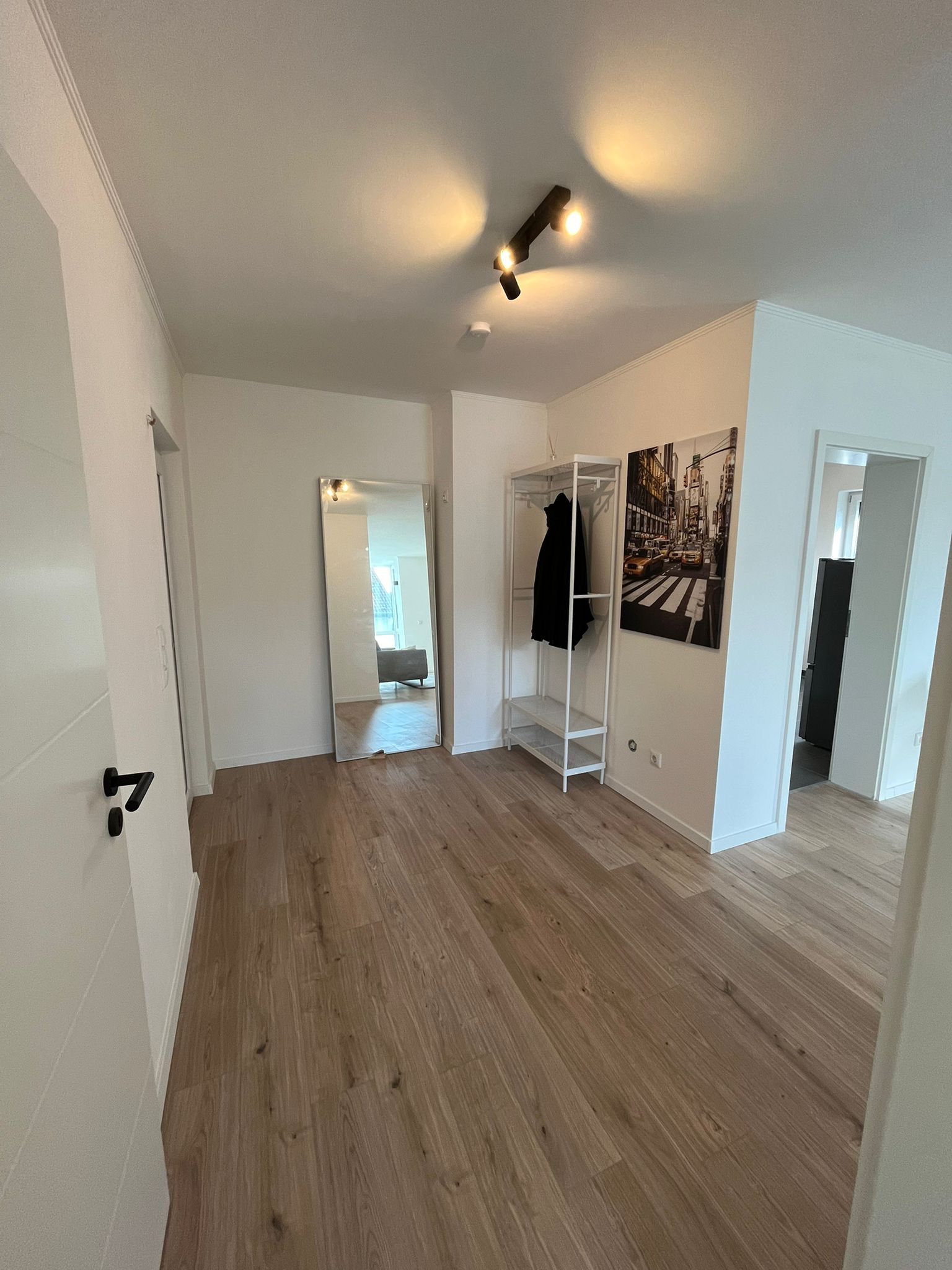 Bright, Newly Renovated Apartment With Smart Home Features & Luxury Bed – First Occupancy - Bright, newly renovated apartment with smart home features & luxury bed – first occupancy - Gallery - 6