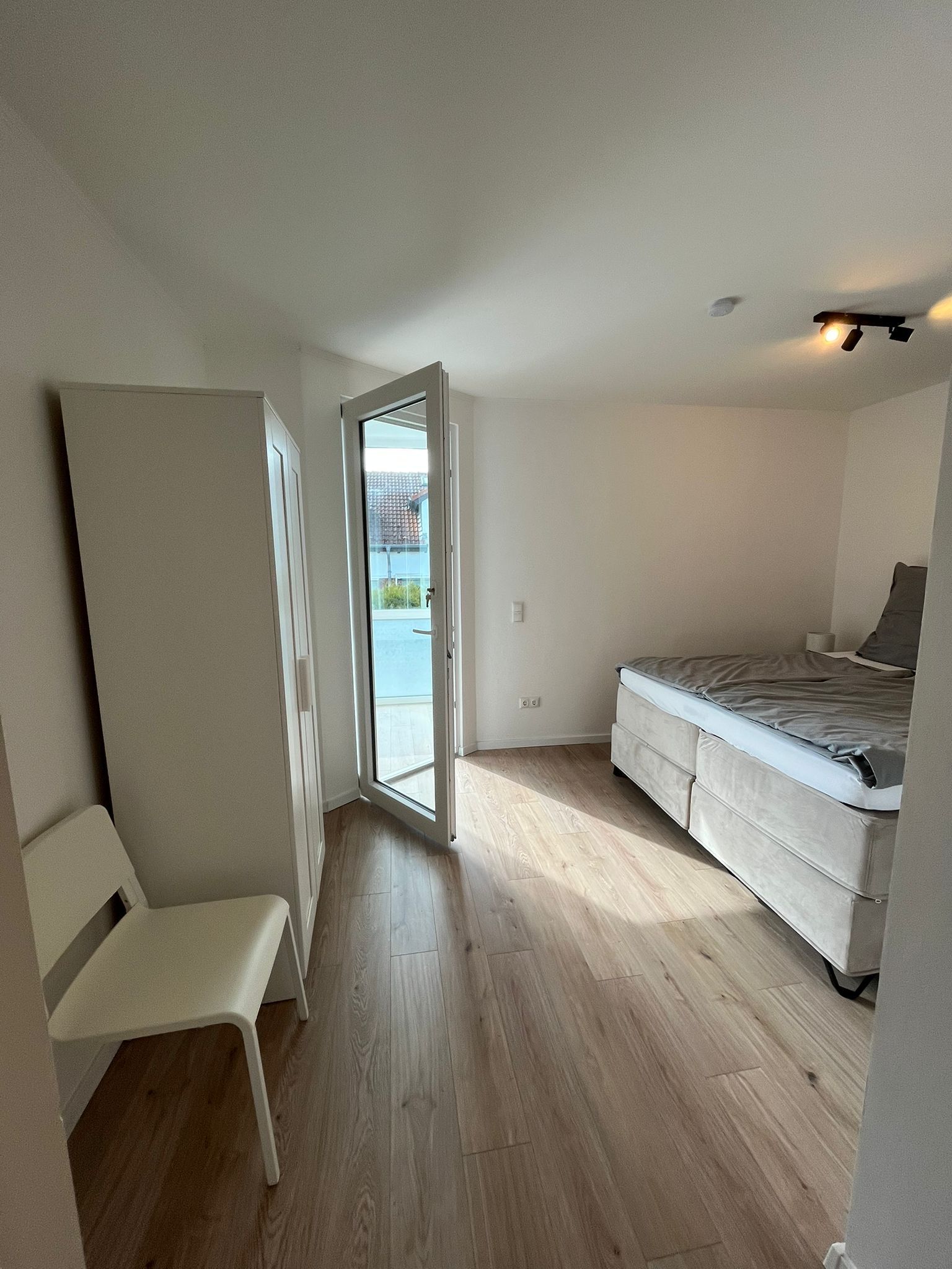 Bright, Newly Renovated Apartment With Smart Home Features & Luxury Bed – First Occupancy - Bright, newly renovated apartment with smart home features & luxury bed – first occupancy - Gallery - 8
