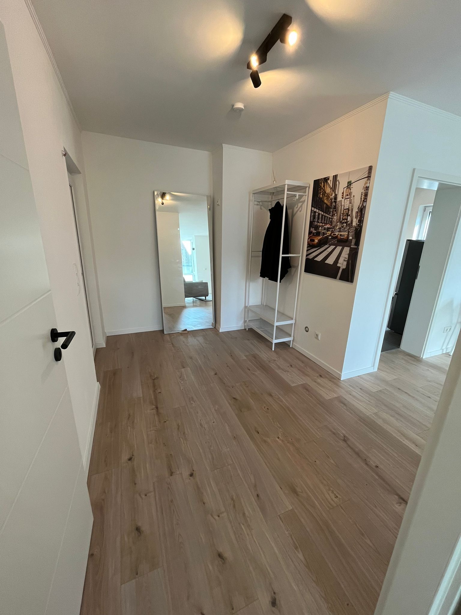 Bright, Newly Renovated Apartment With Smart Home Features & Luxury Bed – First Occupancy - Bright, newly renovated apartment with smart home features & luxury bed – first occupancy - Gallery - 4