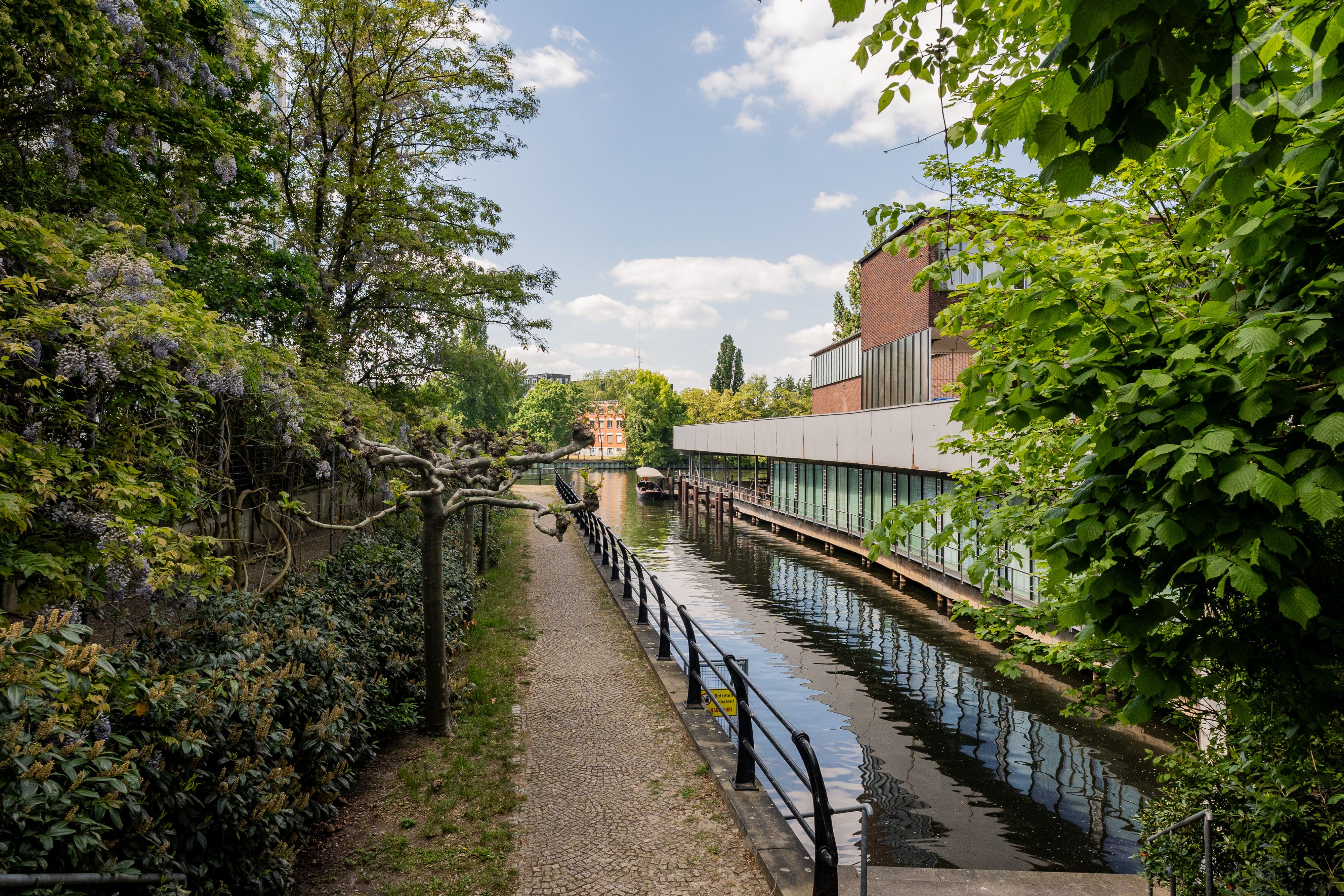  Prime Location In Charlottenburg – Panoramic View & Concierge Near The River  -  Prime Location in Charlottenburg – Panoramic View & Concierge near the River  - Gallery -  7