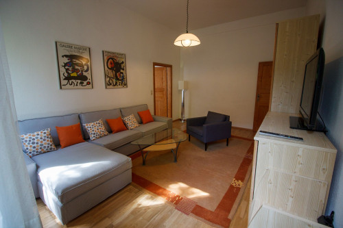 Quiet and charming apartment in central city location with southside view