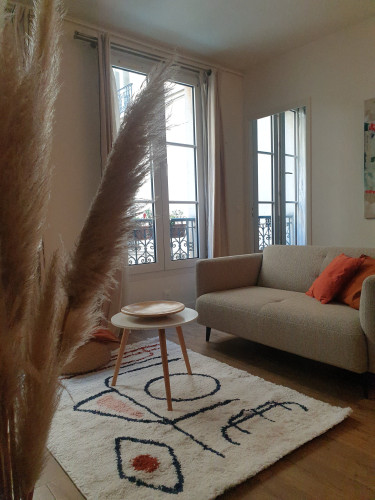 Bright suite near Marais