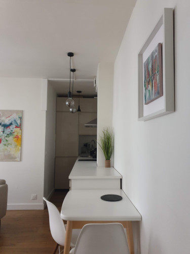 Bright suite near Marais