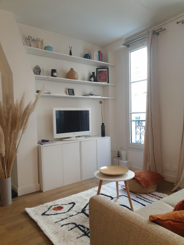 Bright suite near Marais