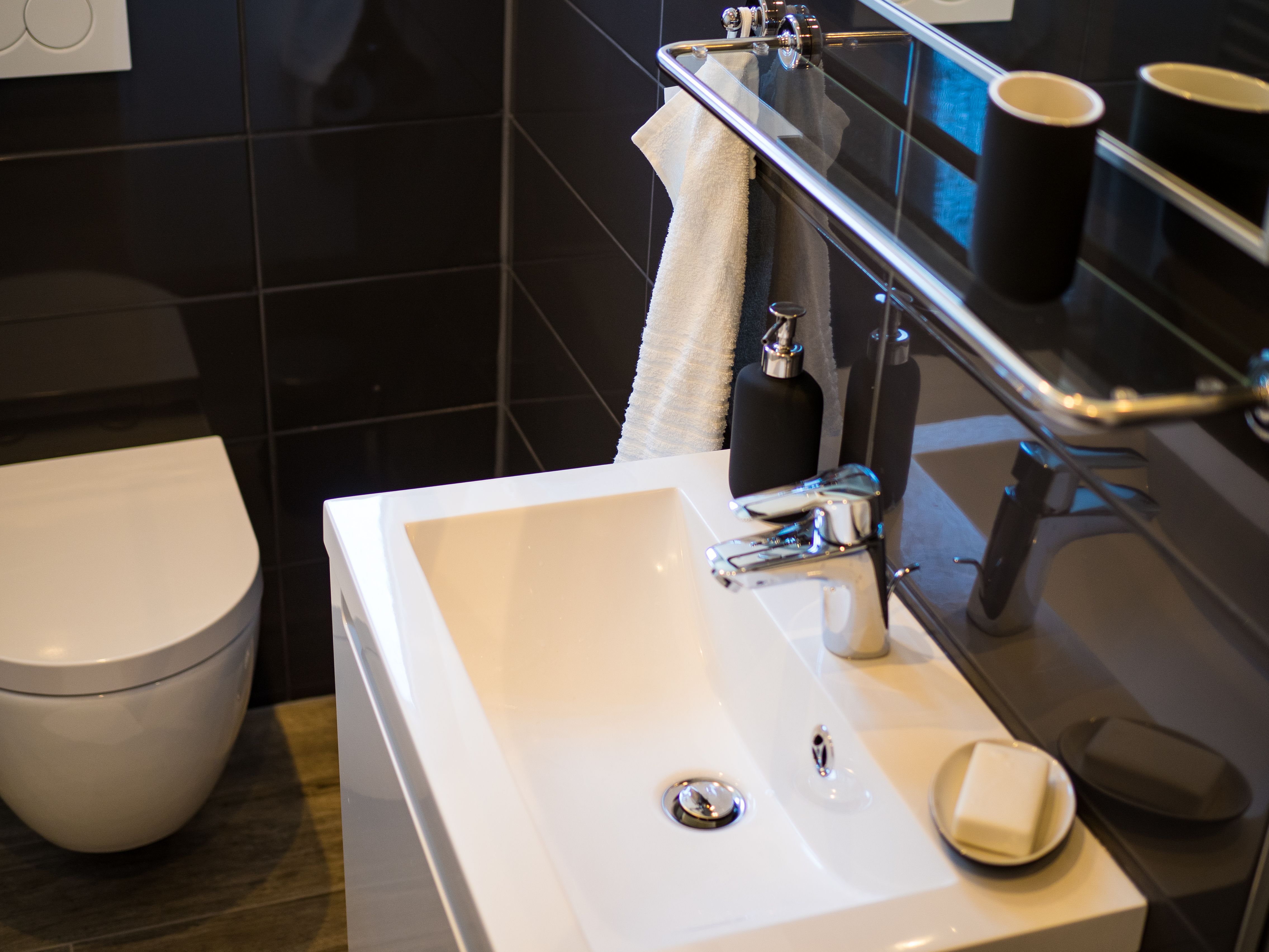  Fully Furnished, Stylish Apartment With Open Kitchen, WiFi, Near The Airport / Trade Fair  -  Fully furnished, stylish apartment with open kitchen, WiFi, near the airport / trade fair  - Gallery -  10