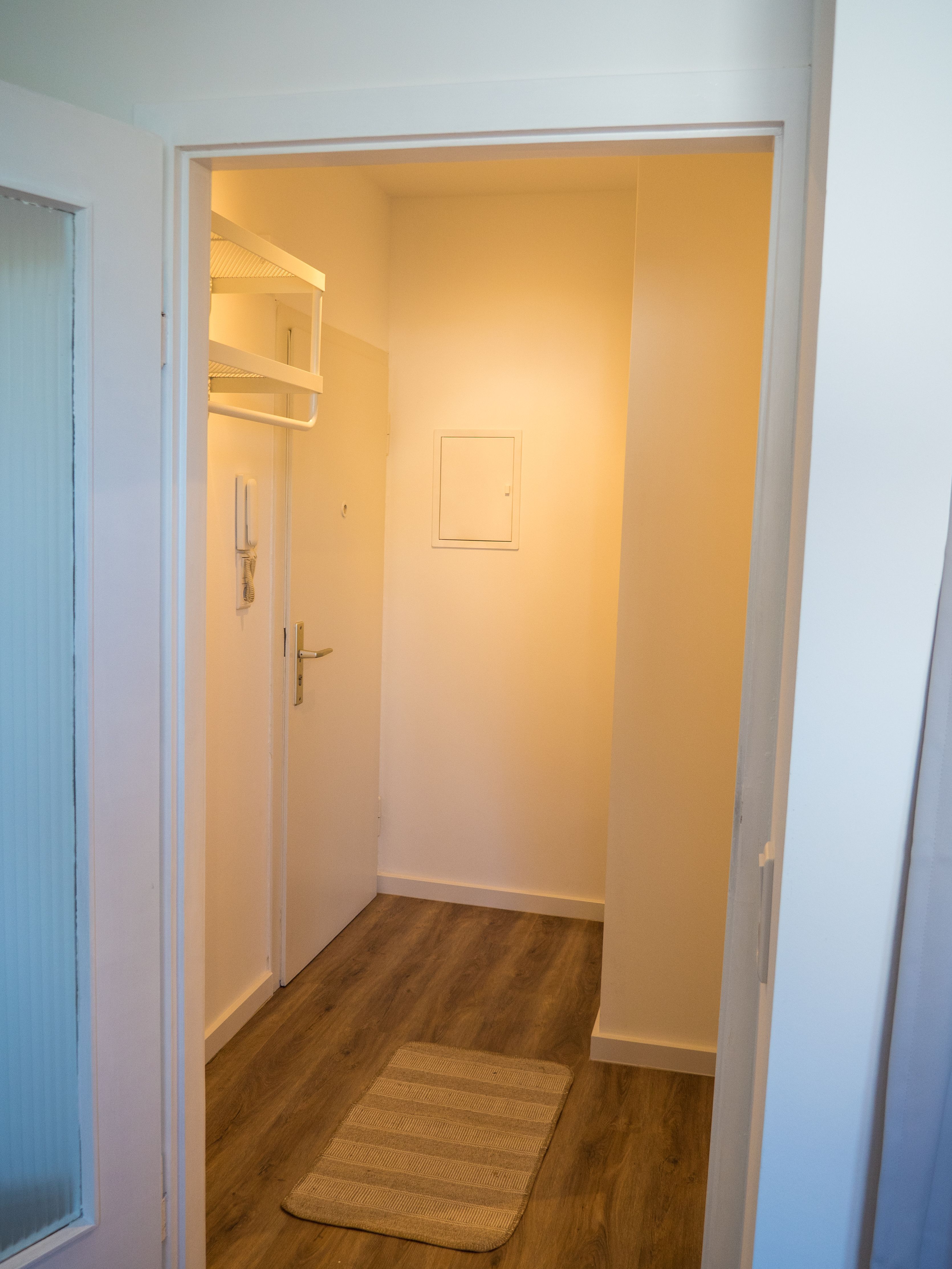  Fully Furnished, Stylish Apartment With Open Kitchen, WiFi, Near The Airport / Trade Fair  -  Fully furnished, stylish apartment with open kitchen, WiFi, near the airport / trade fair  - Gallery -  13