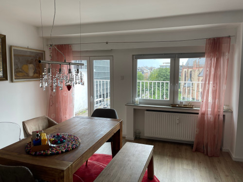 Awesome & great home in Düsseldorf