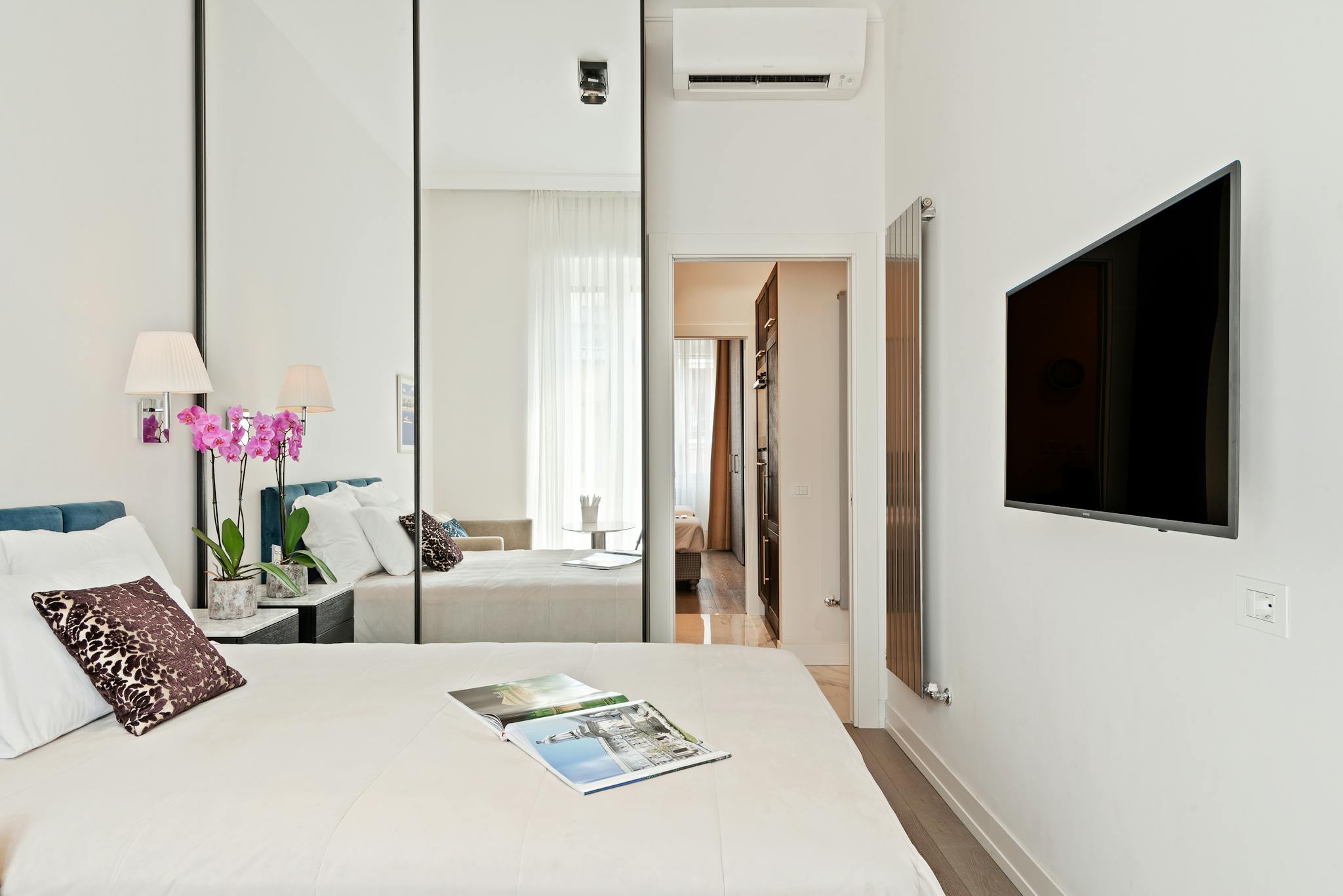 Entire Place - Via Eugenio Carpi, Milan - Gallery - 1