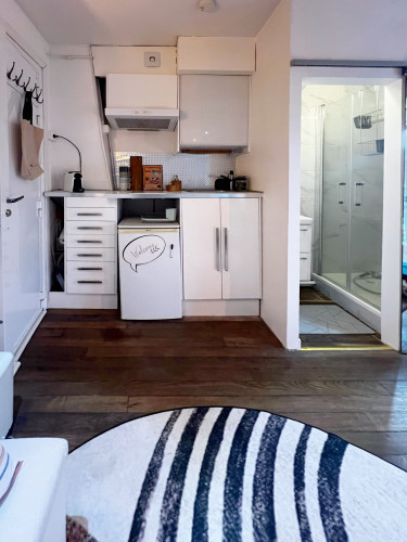 Fantastic, bright and functional studio - in a dynamic neighborhood near the Alexandre Dumas metro station