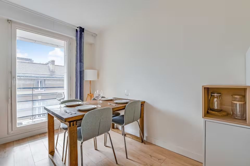  Spacious 1-Bedroom/4-Room Apartment - Buttes-Chaumont  -  Spacious 1-bedroom/4-room apartment - Buttes-Chaumont  - Gallery -  9