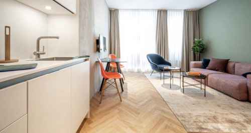 Stylish Designer Apartment with Balcony & Gym near Ku’damm