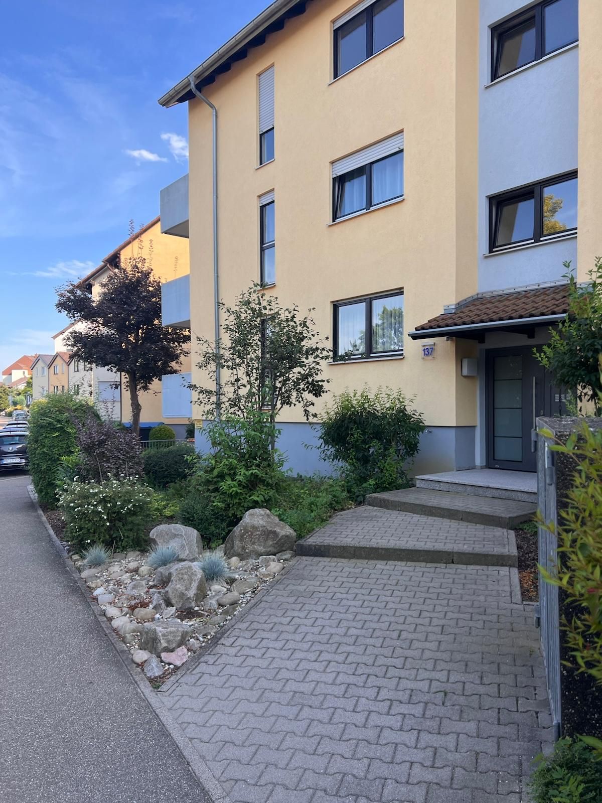 Beautiful And Bright 2.5-Room Partially Furnished Apartment With Kitchen, Balcony, And Underground P - Beautiful and bright 2.5-room partially furnished apartment with kitchen, balcony, and underground parking in Leonberg. - Gallery - 12
