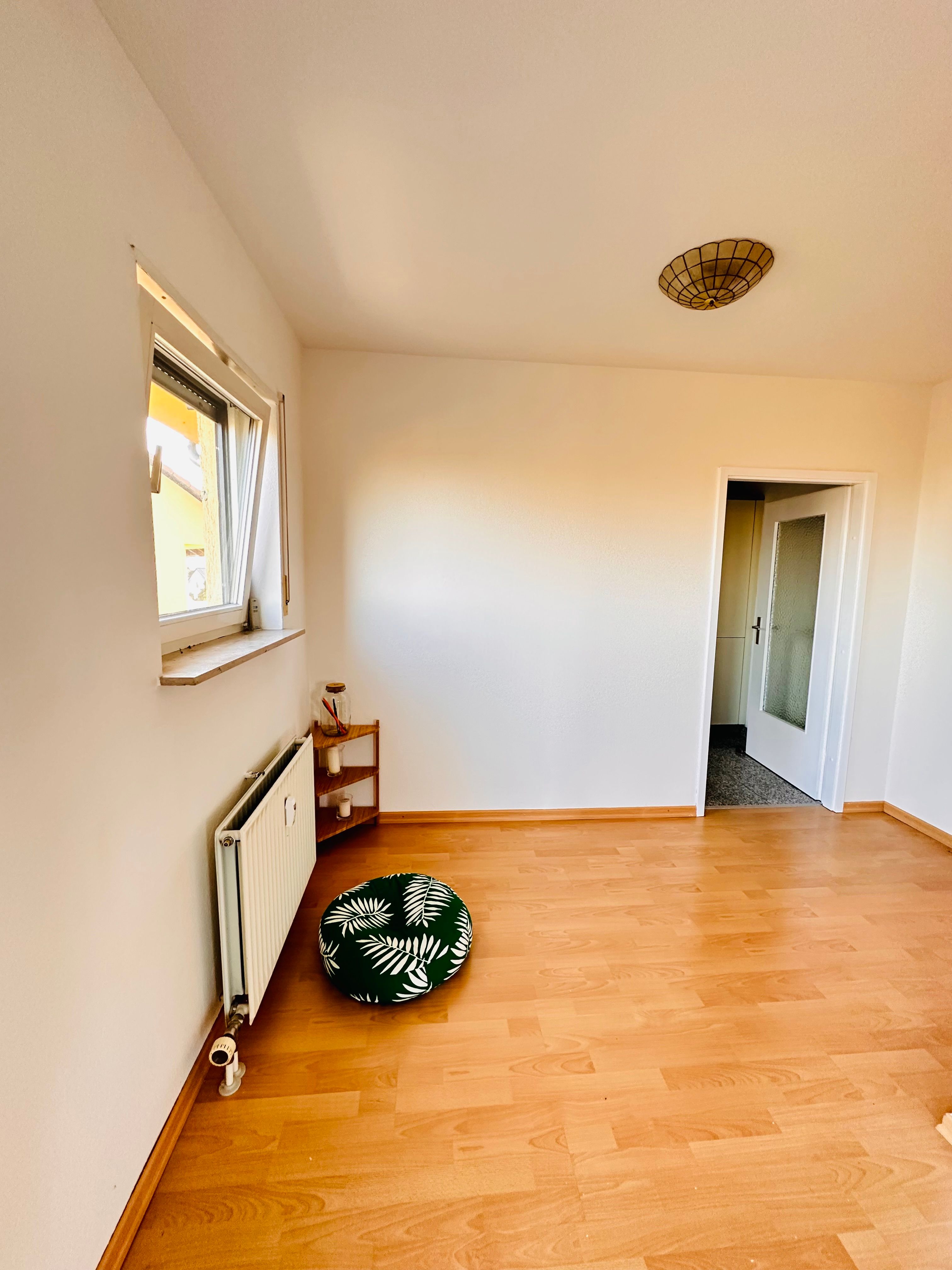 Beautiful And Bright 2.5-Room Partially Furnished Apartment With Kitchen, Balcony, And Underground P - Beautiful and bright 2.5-room partially furnished apartment with kitchen, balcony, and underground parking in Leonberg. - Gallery - 7