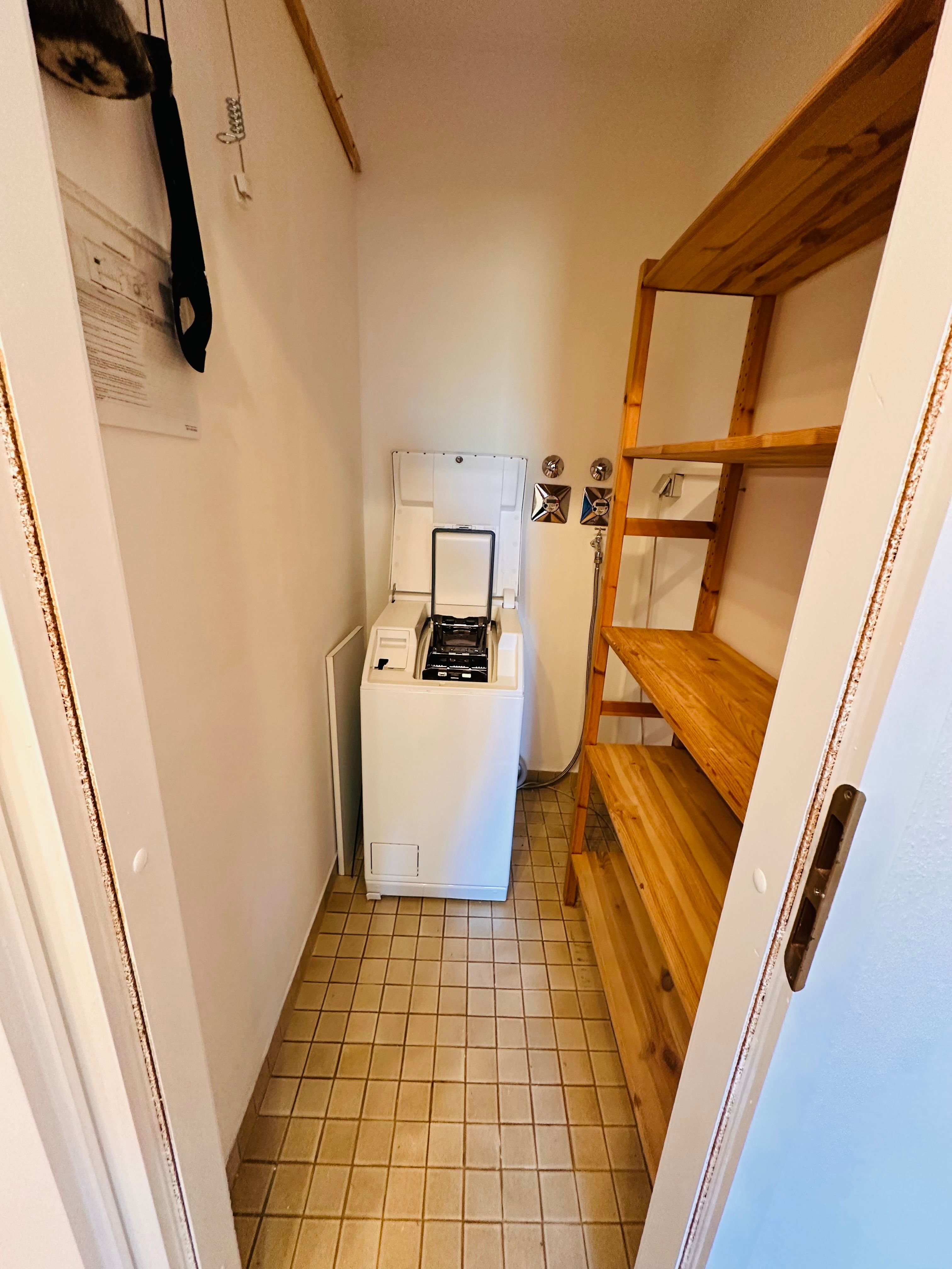 Beautiful And Bright 2.5-Room Partially Furnished Apartment With Kitchen, Balcony, And Underground P - Beautiful and bright 2.5-room partially furnished apartment with kitchen, balcony, and underground parking in Leonberg. - Gallery - 6