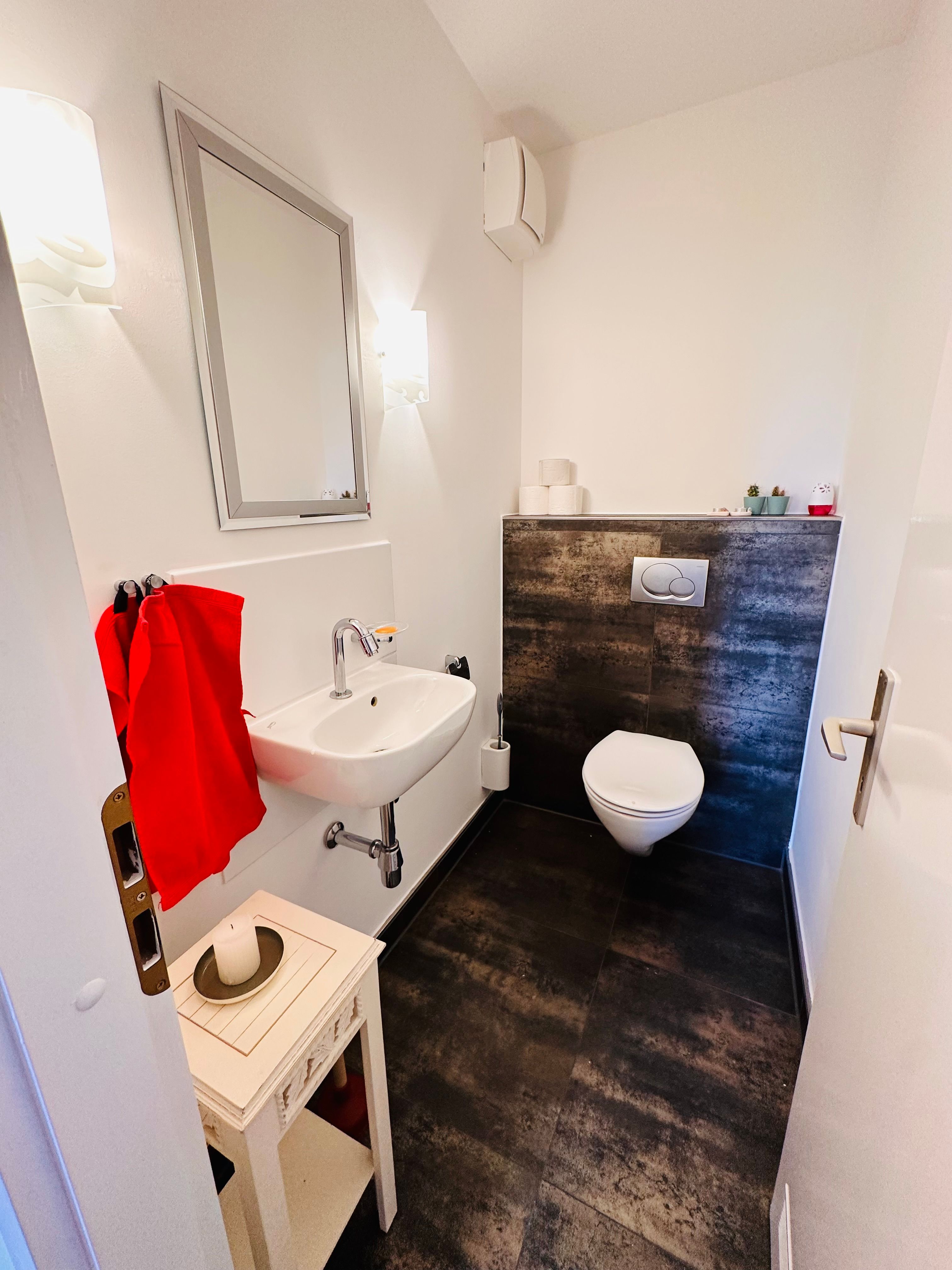Beautiful And Bright 2.5-Room Partially Furnished Apartment With Kitchen, Balcony, And Underground P - Beautiful and bright 2.5-room partially furnished apartment with kitchen, balcony, and underground parking in Leonberg. - Gallery - 5